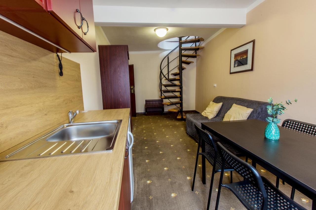 Hotel & Apartments U Cerneho Orla Trebic Bagian luar foto