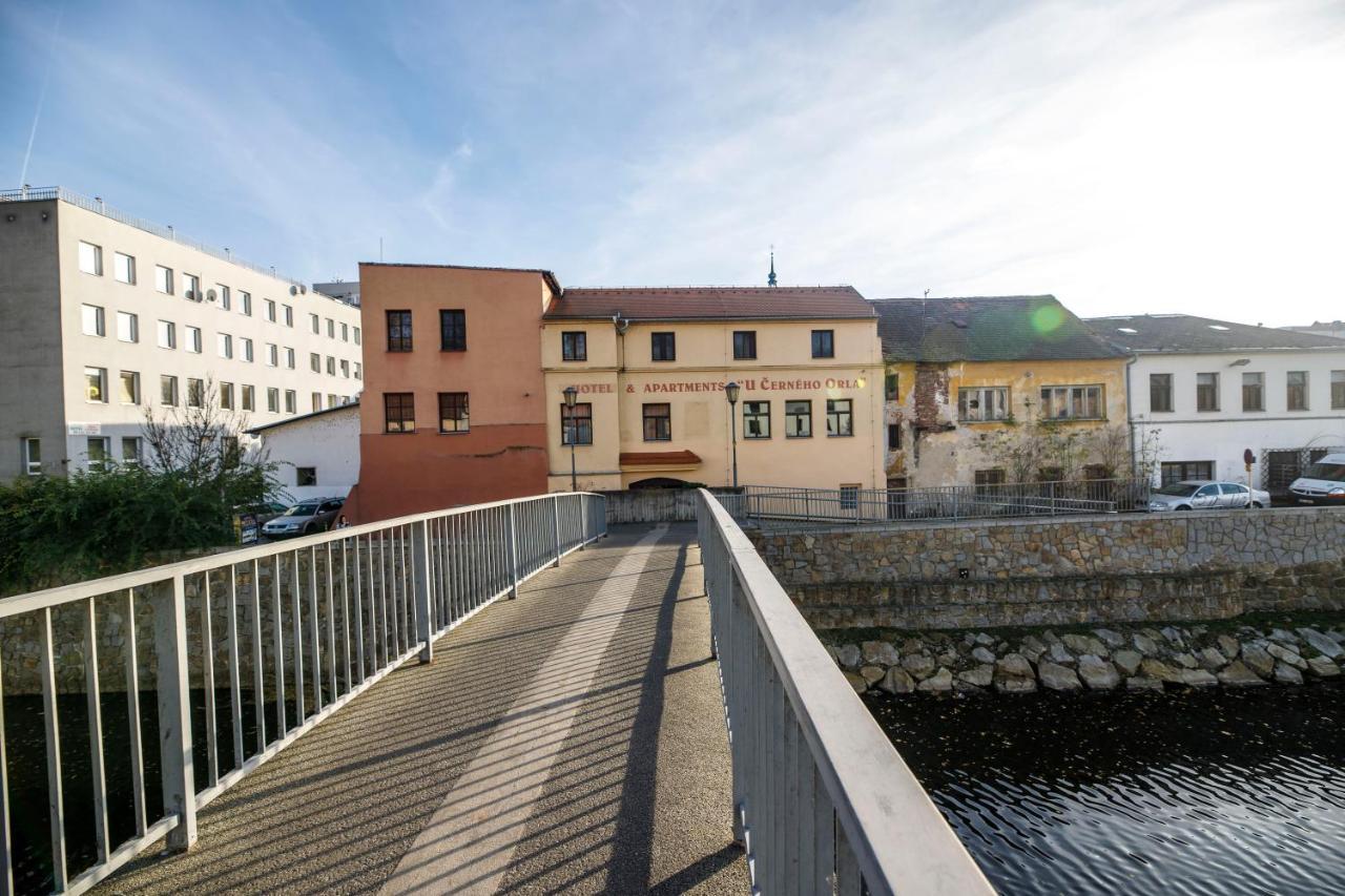 Hotel & Apartments U Cerneho Orla Trebic Bagian luar foto