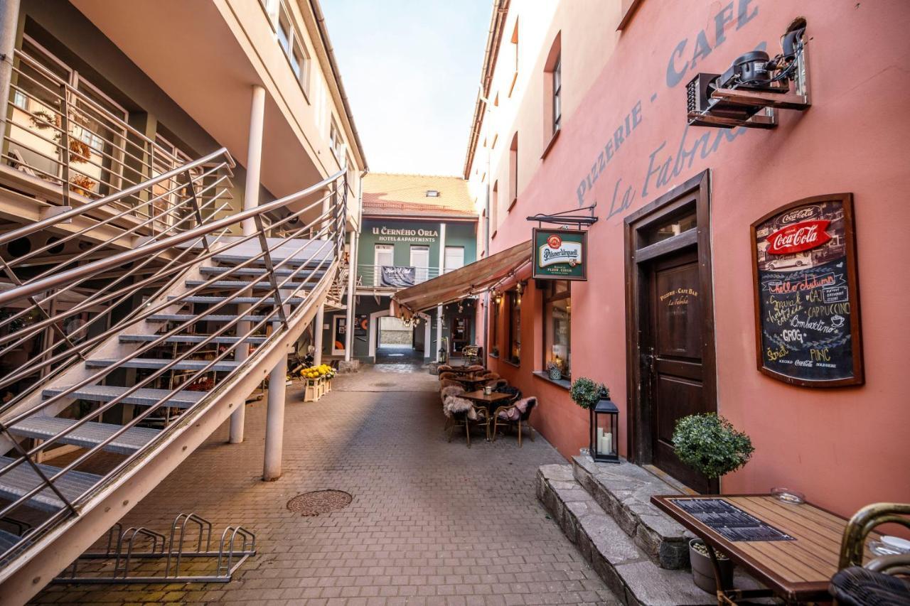 Hotel & Apartments U Cerneho Orla Trebic Bagian luar foto