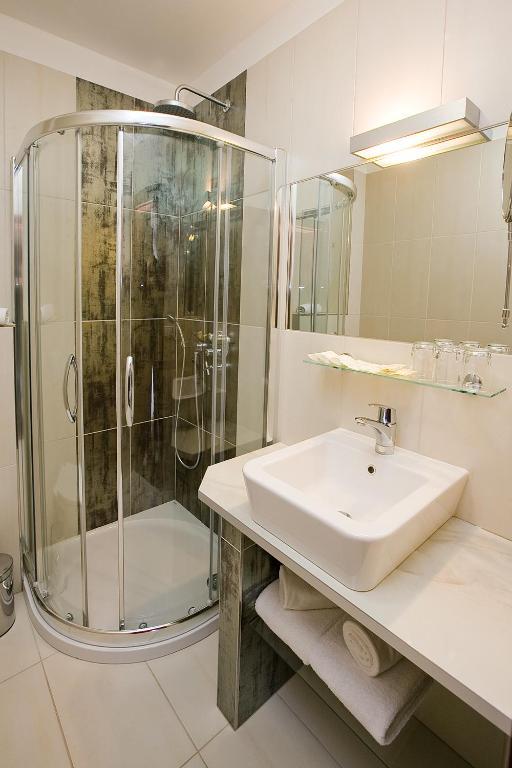 Hotel & Apartments U Cerneho Orla Trebic Ruang foto