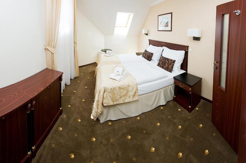 Hotel & Apartments U Cerneho Orla Trebic Ruang foto