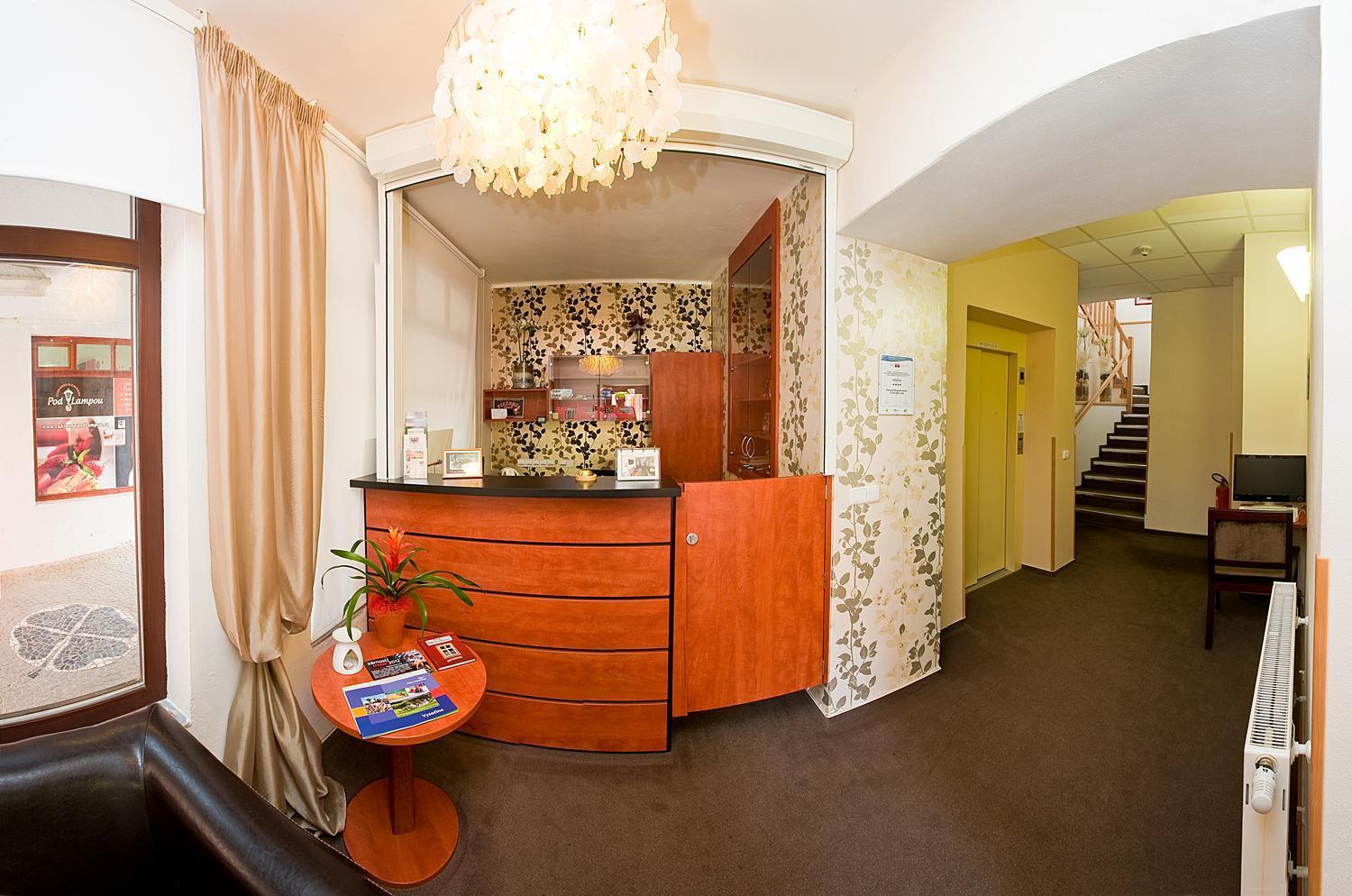 Hotel & Apartments U Cerneho Orla Trebic Bagian luar foto