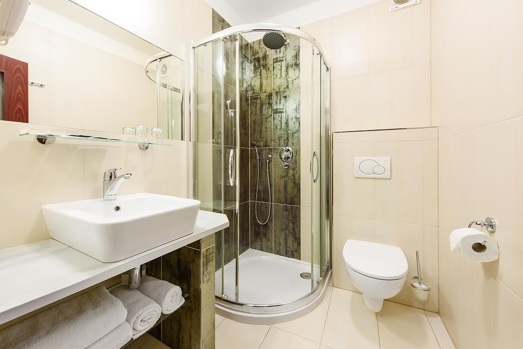Hotel & Apartments U Cerneho Orla Trebic Bagian luar foto